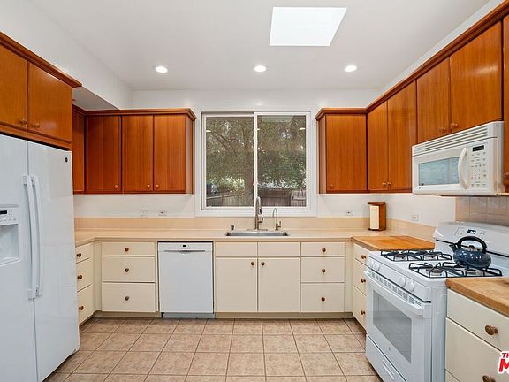 3rd image of 1286 Old Topanga Canyon Rd