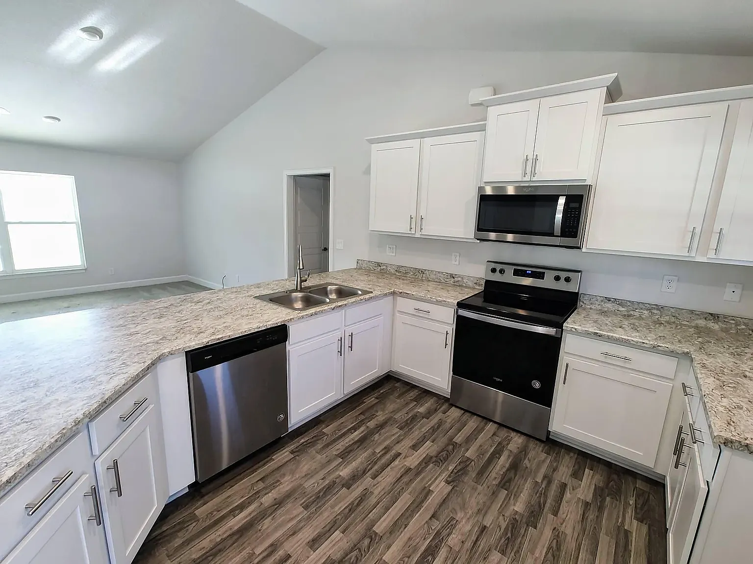 3 bed, 1547 sqft, $2,500 — Photo 3