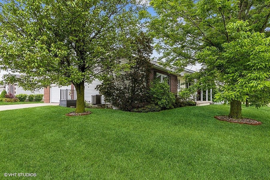 1st image of 940 Fairview Ln