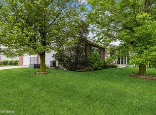 940 Fairview Ln, North Liberty, IA 52317