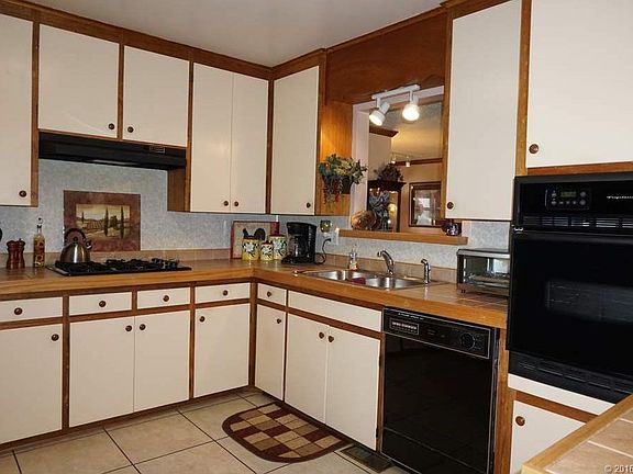 5th image of 626 N Moccasin Pl