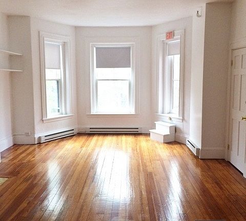 3rd image of 1079 Beacon St #8