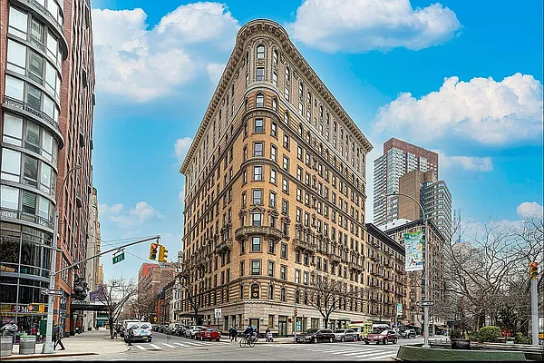 Rented by REAL New York | media 23