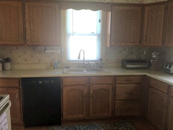 2nd image of 640 Woodward Ave