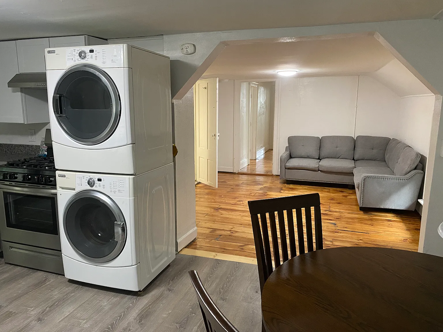 6 bed, 2464 sqft, $4,740 — Photo 4