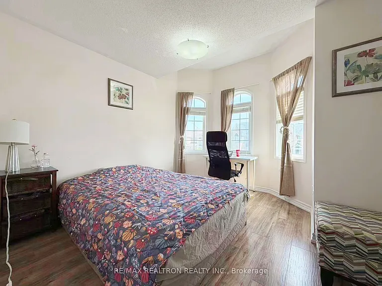 210 Old Colony Rd — Photo 17