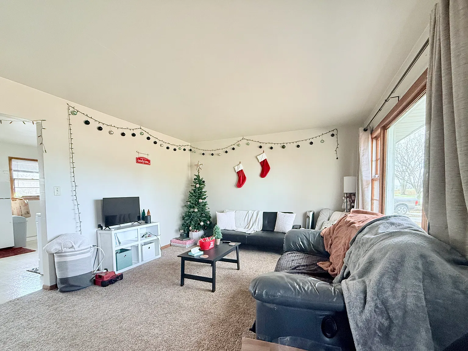 3 bed, 1232 sqft, $1,350 — Photo 2