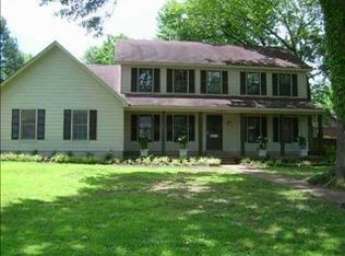 155 E Lawnwood Dr, Collierville, TN 38017