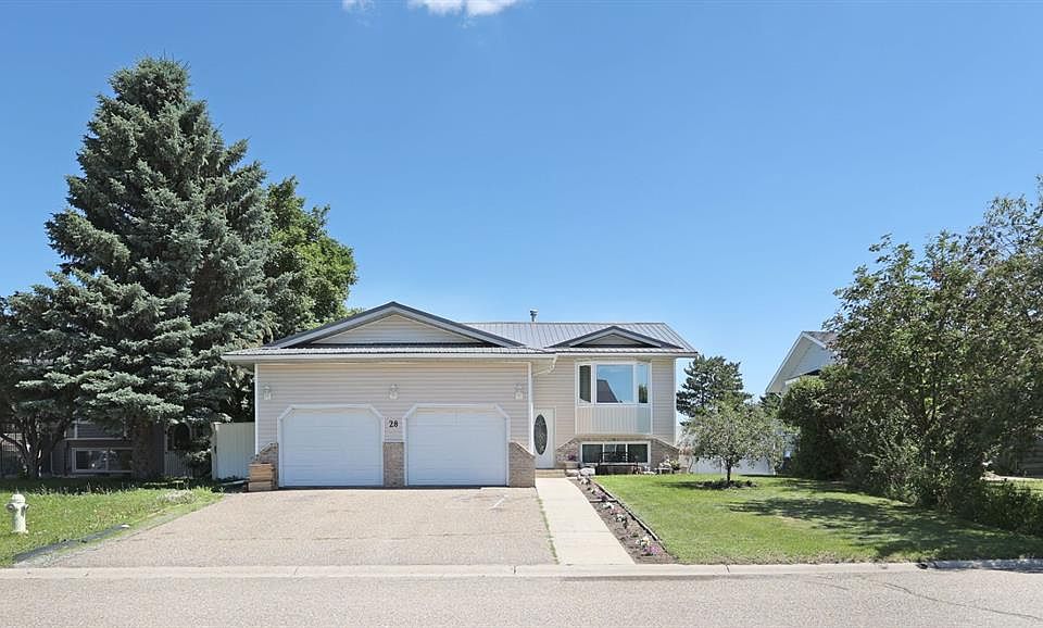 1st image of 28 Upland Cres W