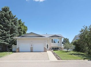 28 Upland Cres W, Brooks, AB T1R0P9