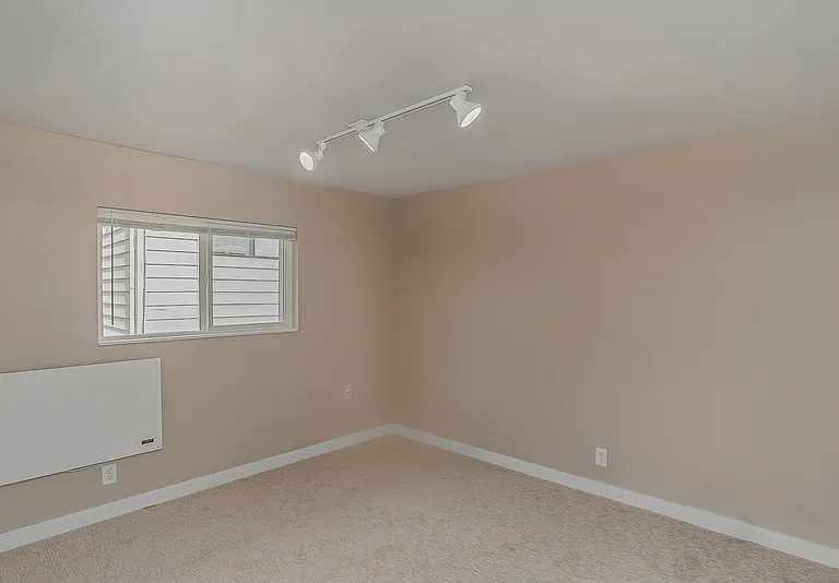 1732 Dexter Ave N — Photo 9