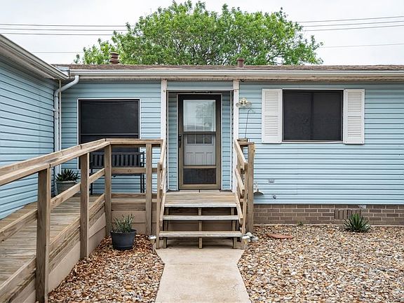 3rd image of 825 Santa Anna Dr