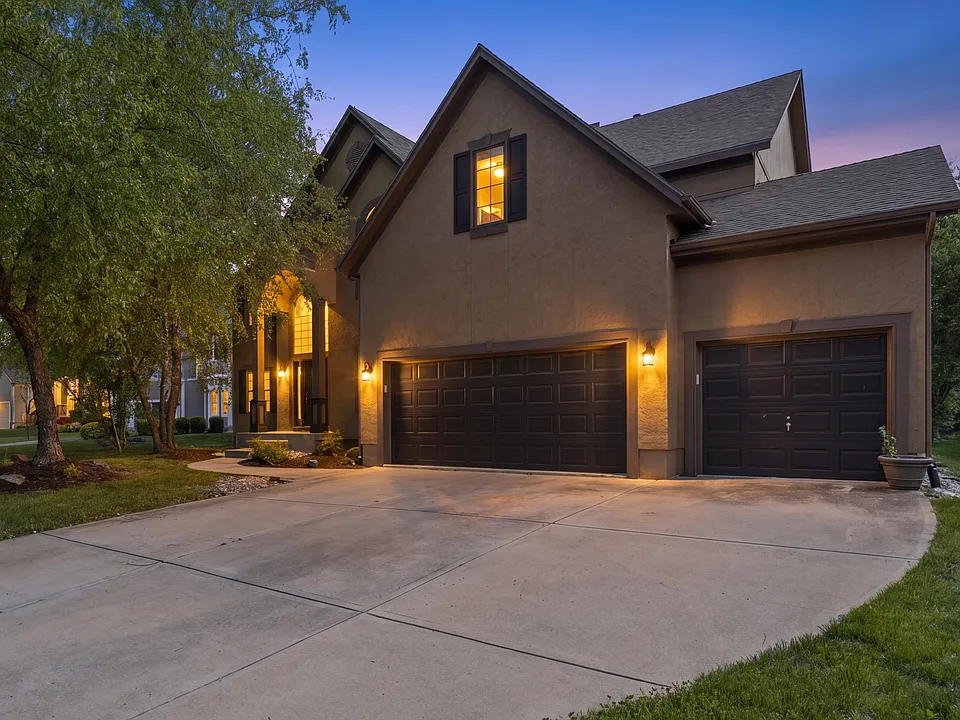 9233 W 143rd Ter