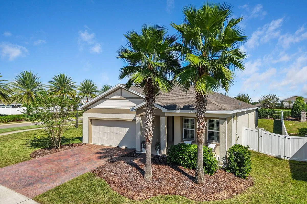 3234 Hill Point St in Clermont, FL 34715 — Photo 2