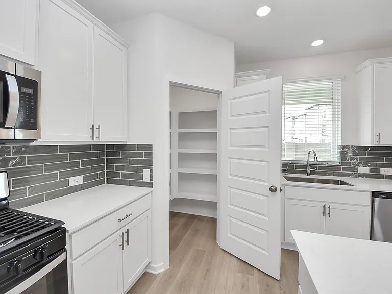 1043 Cedar Place Ln — Photo 8