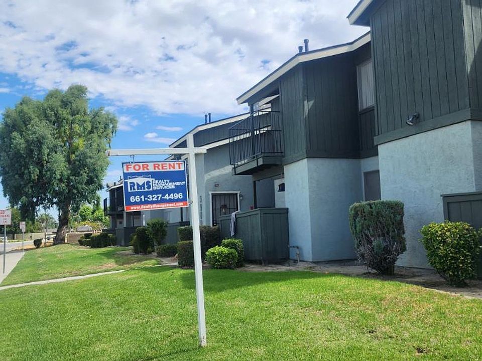 1st image of 3900 El Potrero Ln APT 20