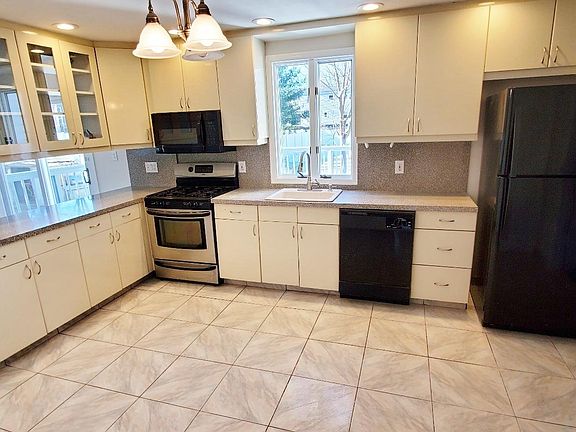 3rd image of 100 Krispin Ln