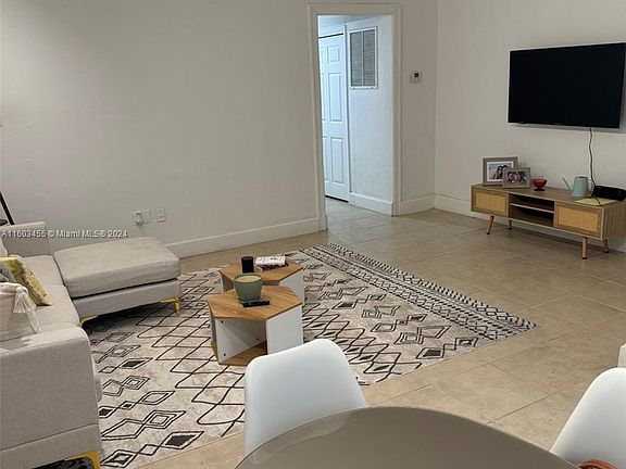 5th image of 2430 NE 135th St APT 204