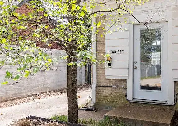 Private entrance with separate mailbox and gate opener.