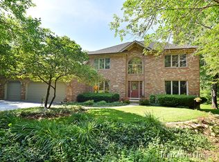 39W098 Dean Ln, St Charles, IL 60175