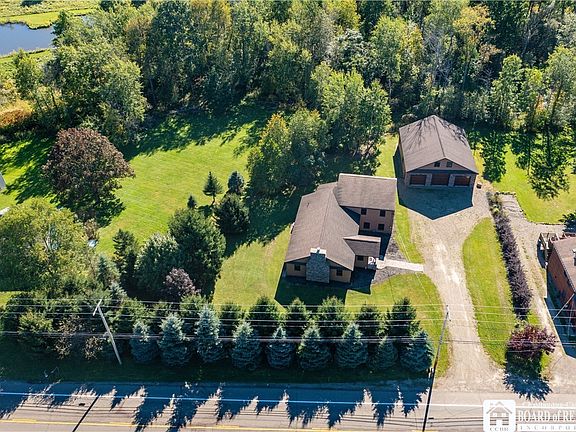 3rd image of 5105 W Lake Rd