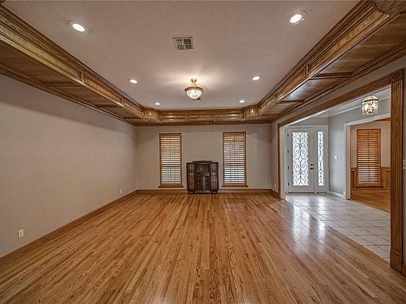5th image of 625 W County Road 303