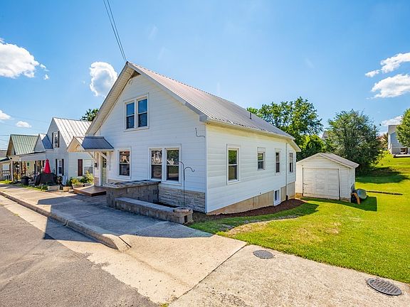 3rd image of 585 W Spiller St