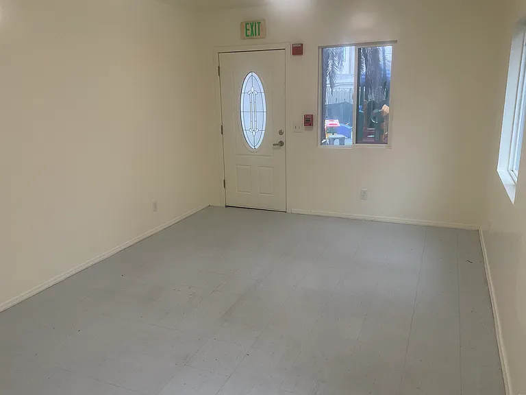 1412 W Jefferson Blvd — Photo 17
