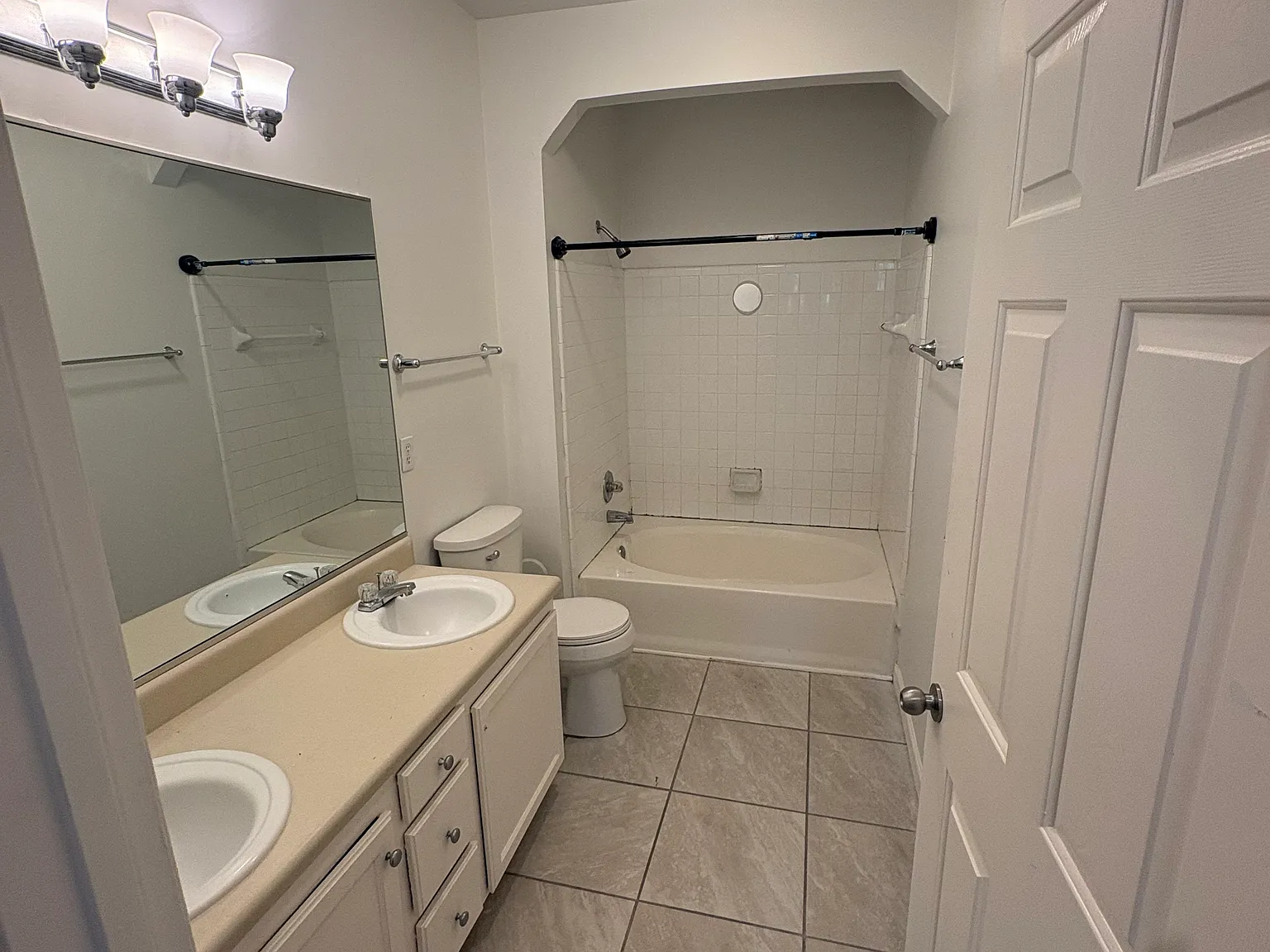 2 bed, 1113 sqft, $1,850 — Photo 4