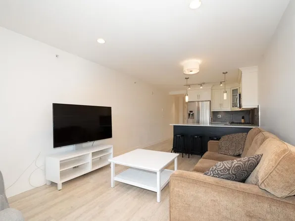 4548 Hastings St, Burnaby, BC V5C 2K4