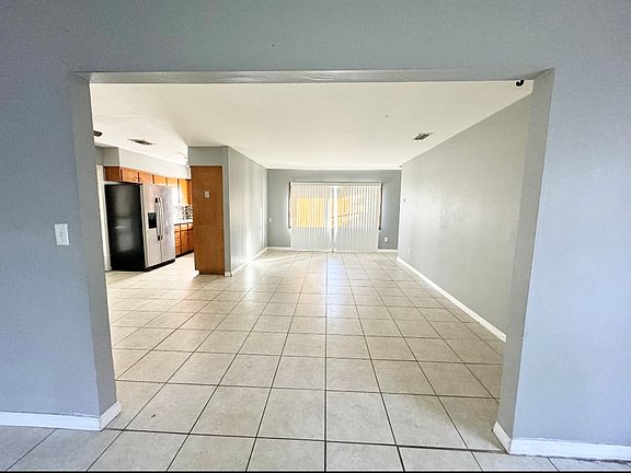 3rd image of 1700 Cardinal Ct