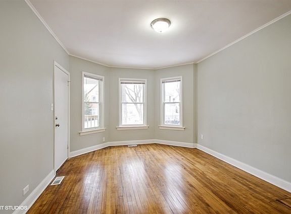 3rd image of 3729 W Sunnyside Ave #2