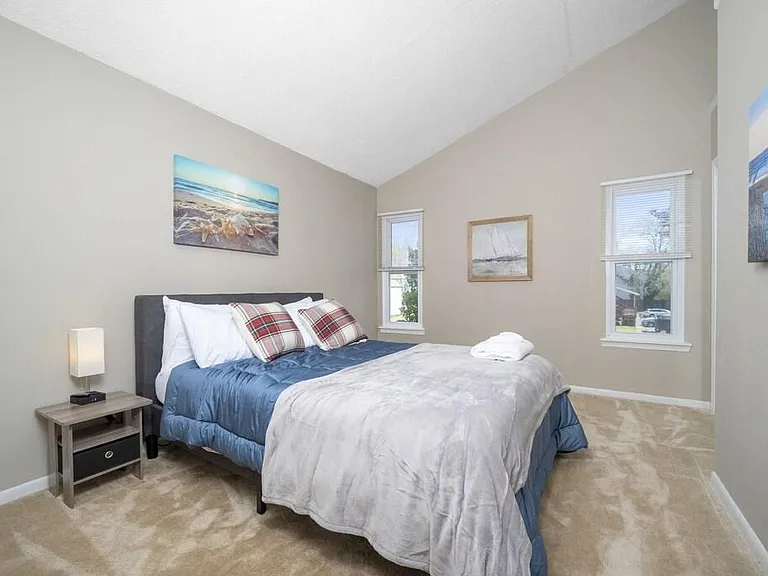 505 Barberton Dr — Photo 12