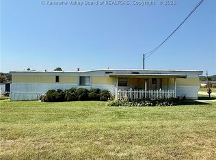145 Lakeview Dr, Cottageville, WV 25239