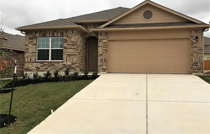 4 bed, 2.0 bath, 1789 sqft, $2,045 — Photo 1