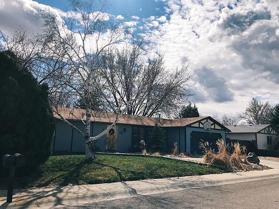 Front of house before new exterior paint