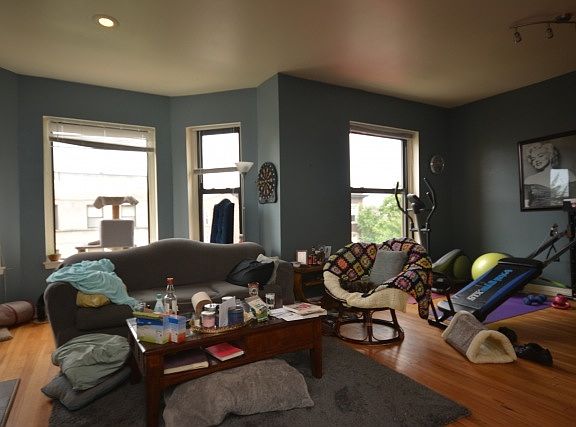 2nd image of 928 W Belle Plaine Ave