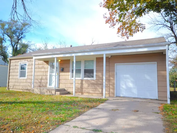 17 Sunset Dr, Hutchinson, KS 67502