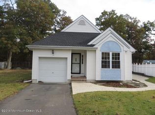 38 Edna Ct, Toms River, NJ 08755