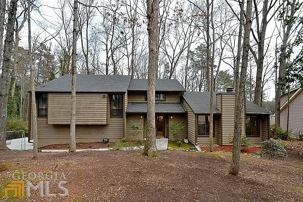 4277 Glengary Dr NE photo 1