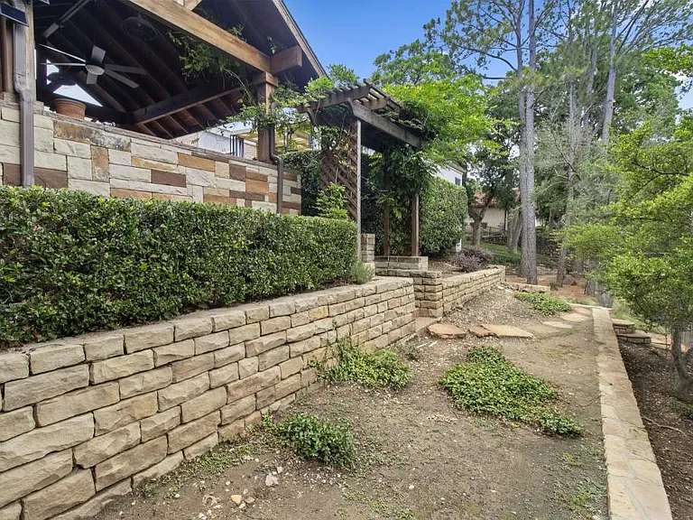 905 Crowley Rd — Photo 47