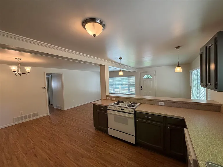 308 W Upright St #1 — Photo 6