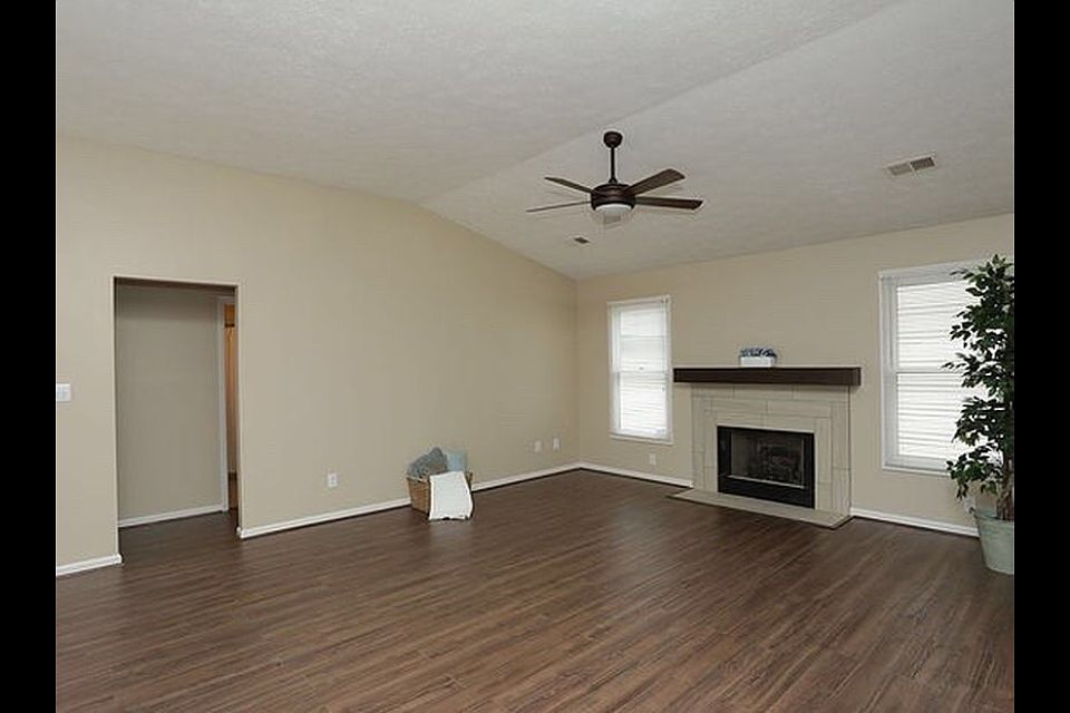 1st image of 2876 Gateway Park Ln