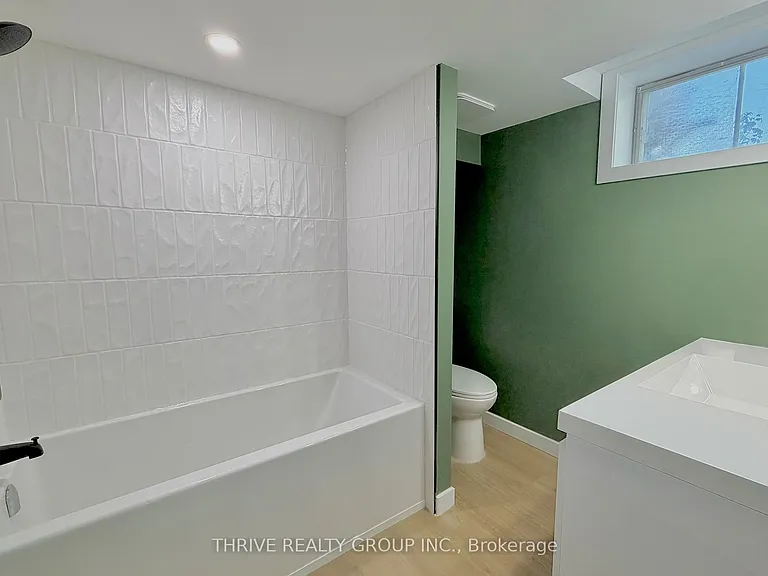 444 Ridgewood Cres #LOWER — Photo 10