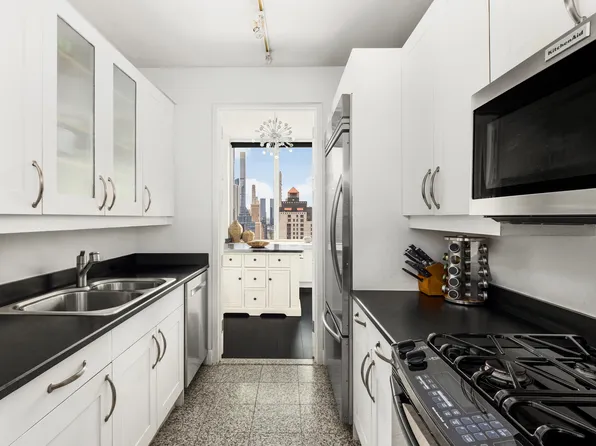 401 East 60th Street image 3 of 11