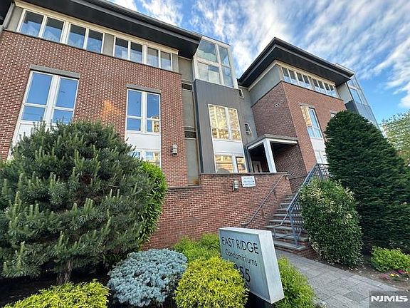 4th image of 255 Laird Ave APT 6