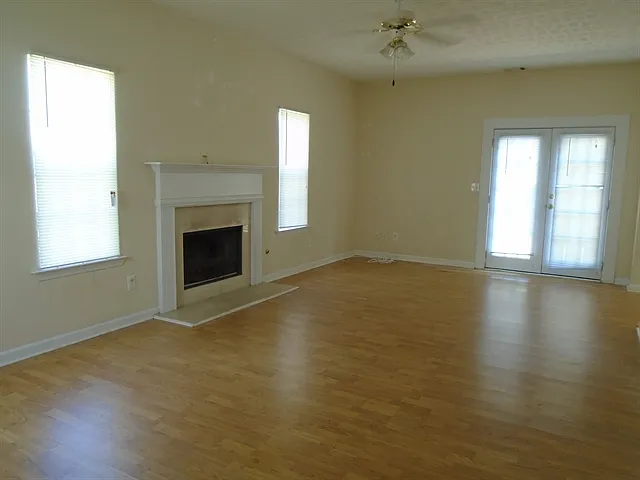 3 bed, 2.5 bath, 1610 sqft, $2,350 — Photo 4