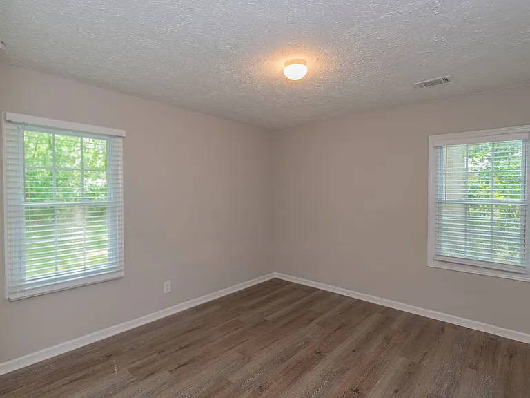 525 Baker Cir NW — Photo 6