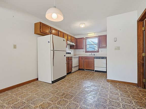 5th image of 10 Cutler St Unit 10