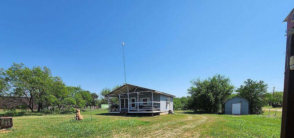 Front of house-Facing lake